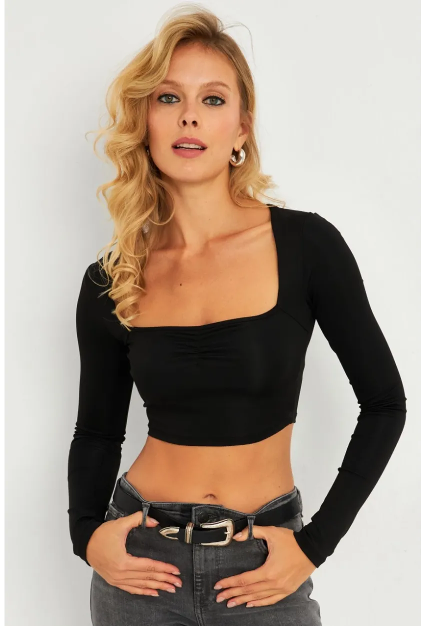 Kadın Siyah Kare Yaka Büzgülü Crop Bluz B5057