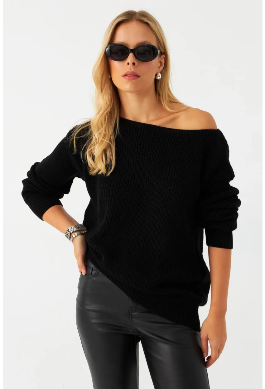 Kadın Siyah Kayık Yaka Kazak AYD392