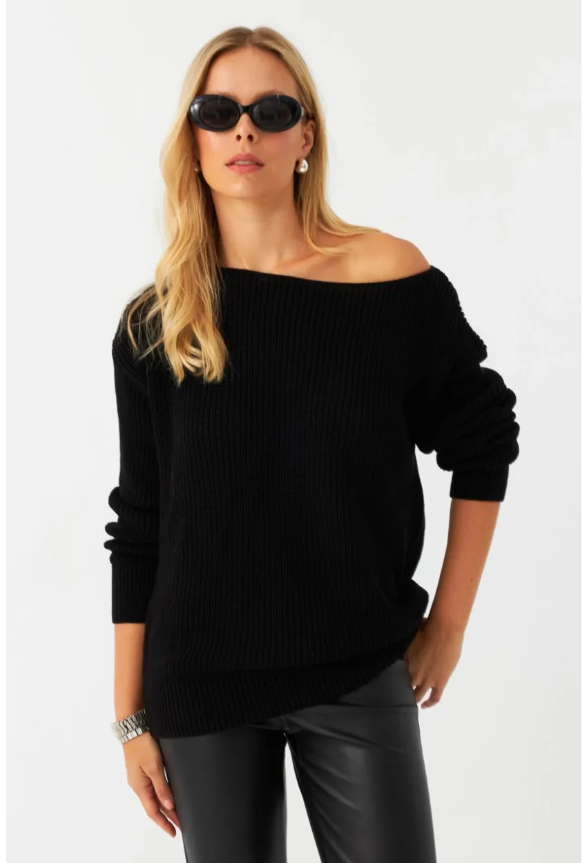 Kadın Siyah Kayık Yaka Kazak AYD392