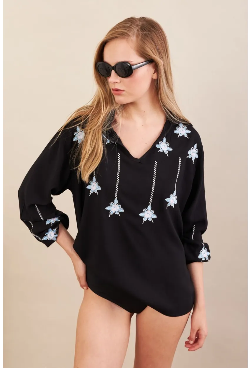 Kadın Siyah Nakışlı Bluz MPC1345