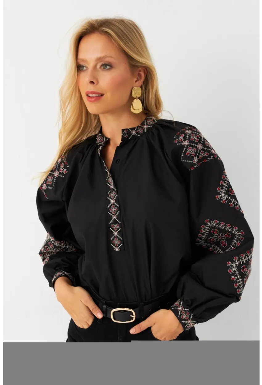 Kadın Siyah Nakışlı Detaylı Bluz MQS5672