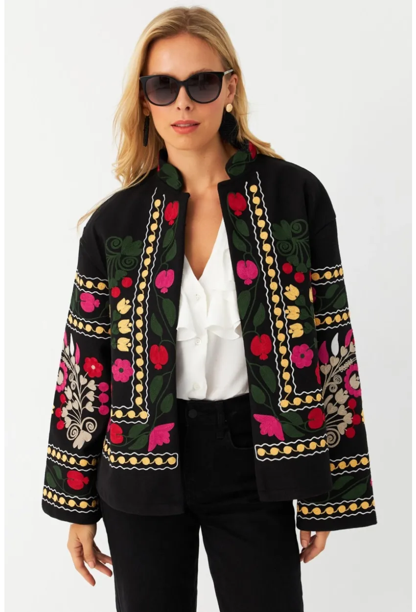 Kadın Siyah Nakışlı Kaşe Ceket MQS5880