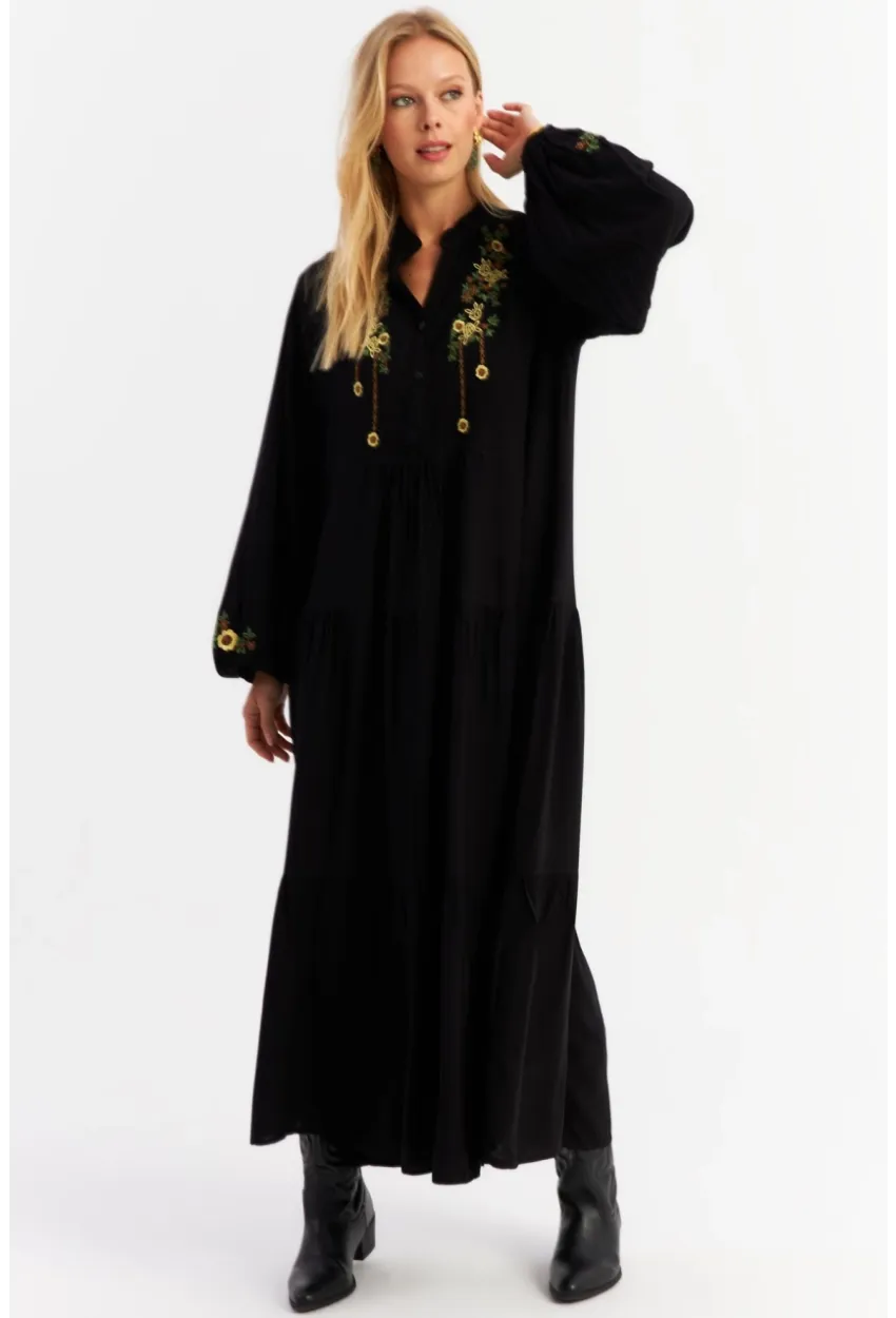 Kadın Siyah Nakışlı Volanlı Maxi Elbise MALO6