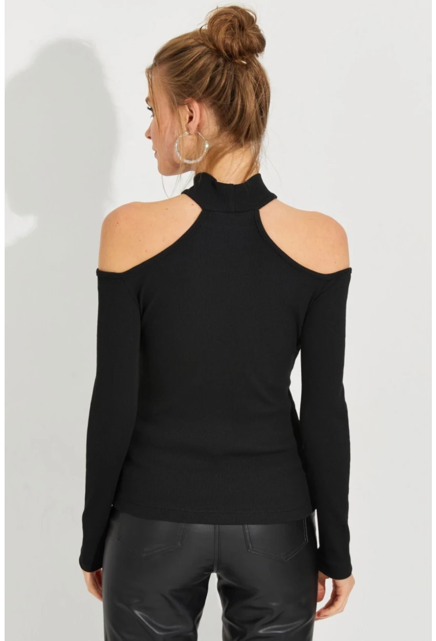 Kadın Siyah Omuzları Açık Kaşkorse Bluz EY2590