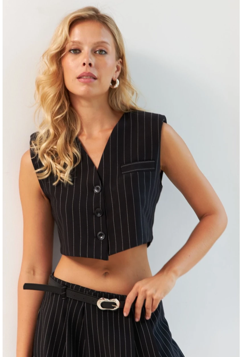 Kadın Siyah Omuzları Vatkalı Astarlı Yelek TW60205