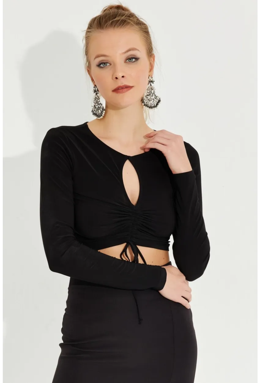 Kadın Siyah Önü Damla Büzgülü Crop Bluz AYD246