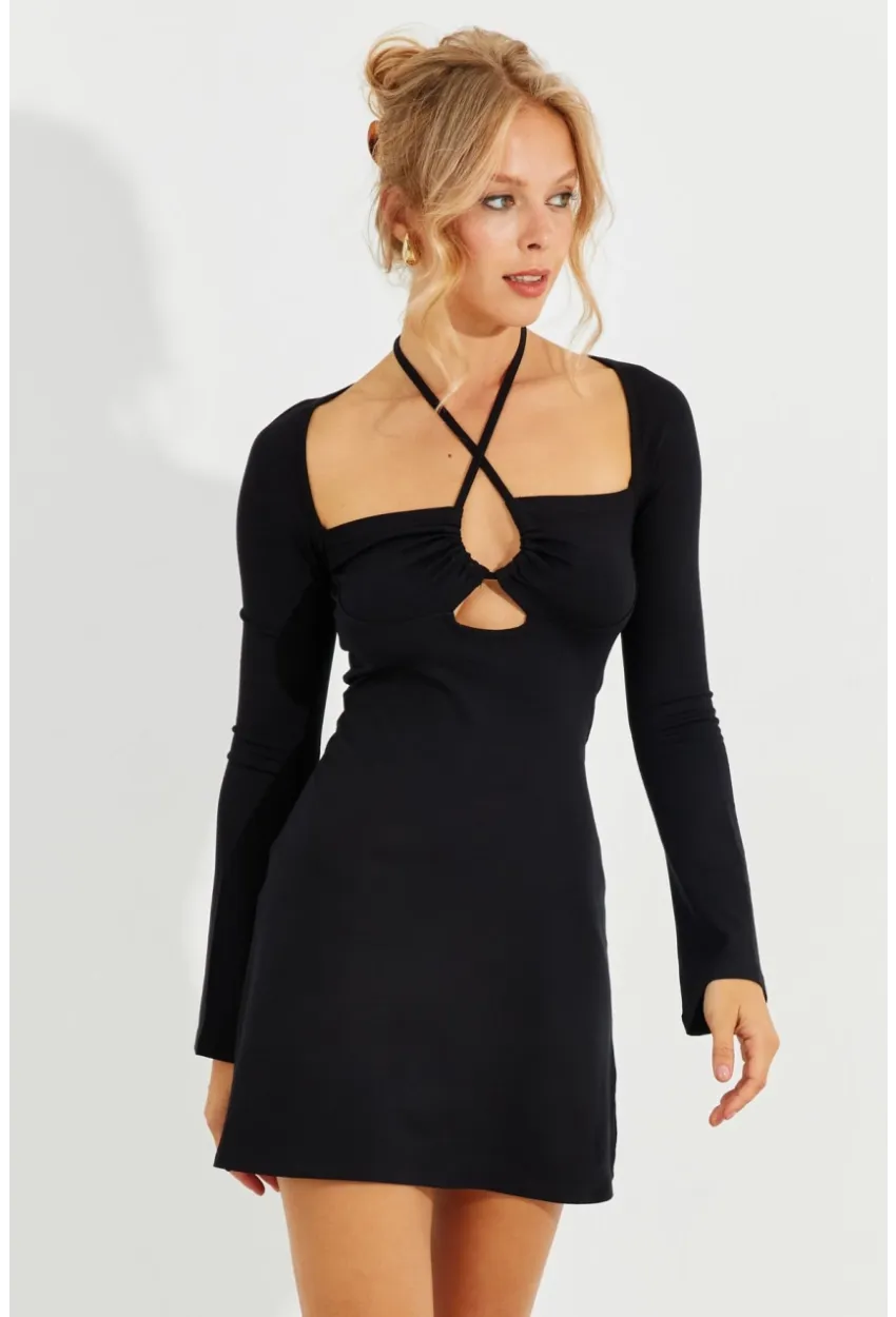 Kadın Siyah Önü Pencereli Bağcıklı Mini Elbise B1926
