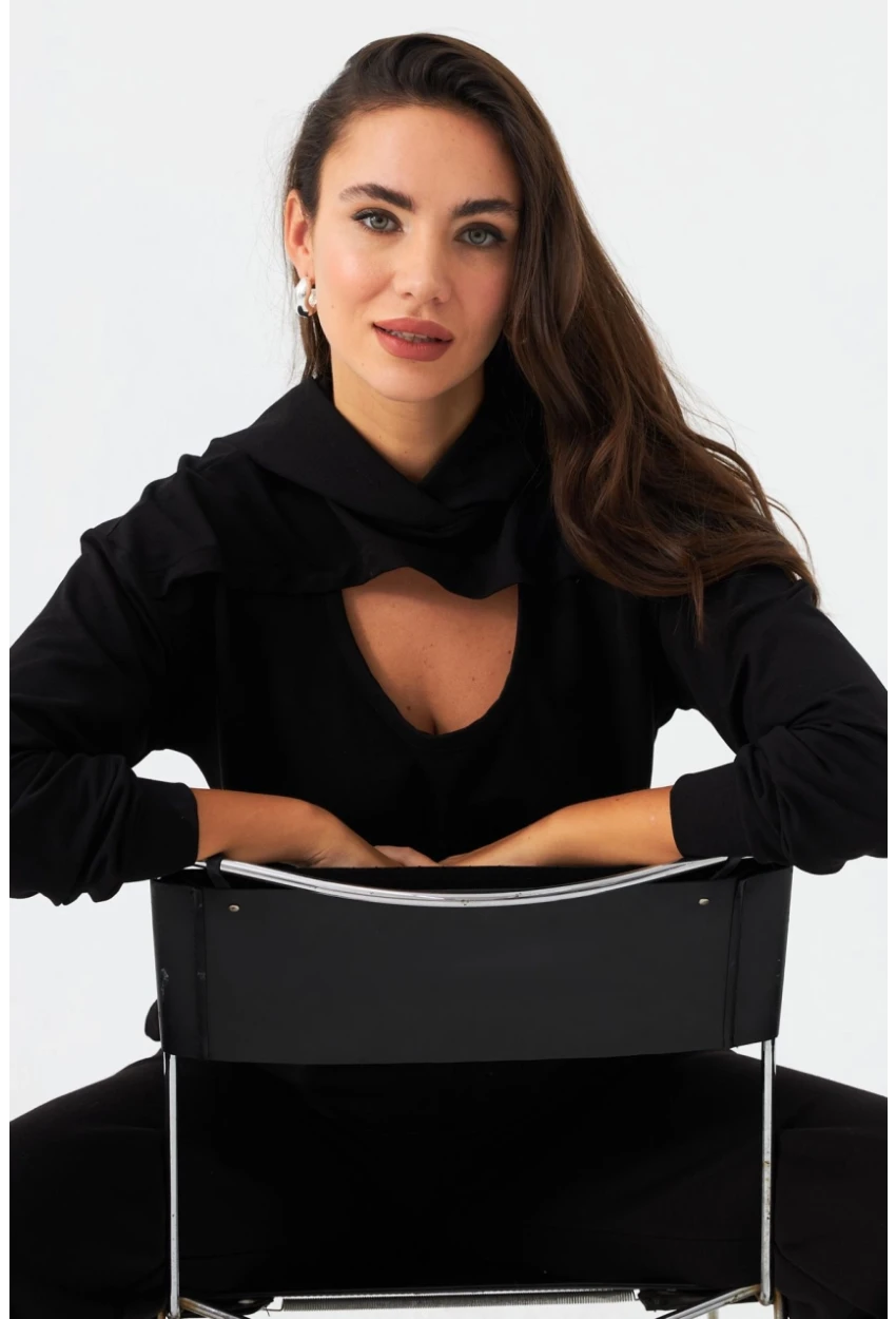 Kadın Siyah Önü Pencereli Kapüşonlu Sweatshirt TF38