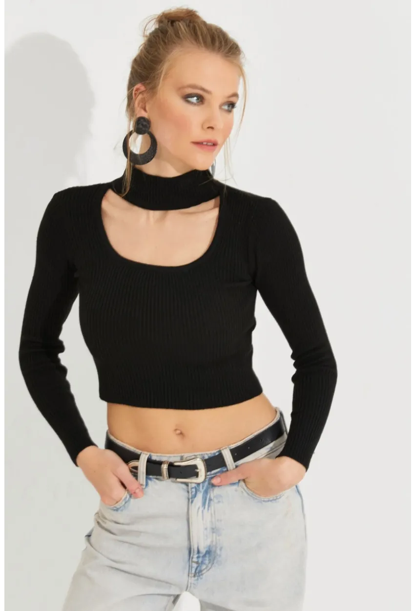 Kadın Siyah Pencereli Triko Crop Bluz EA230012