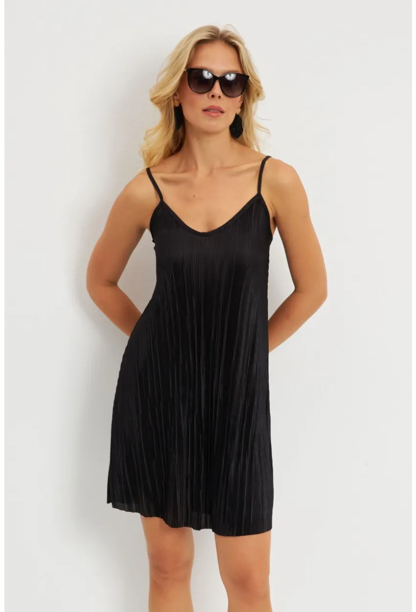 Kadın Siyah Piliseli Mini Elbise  DMR338