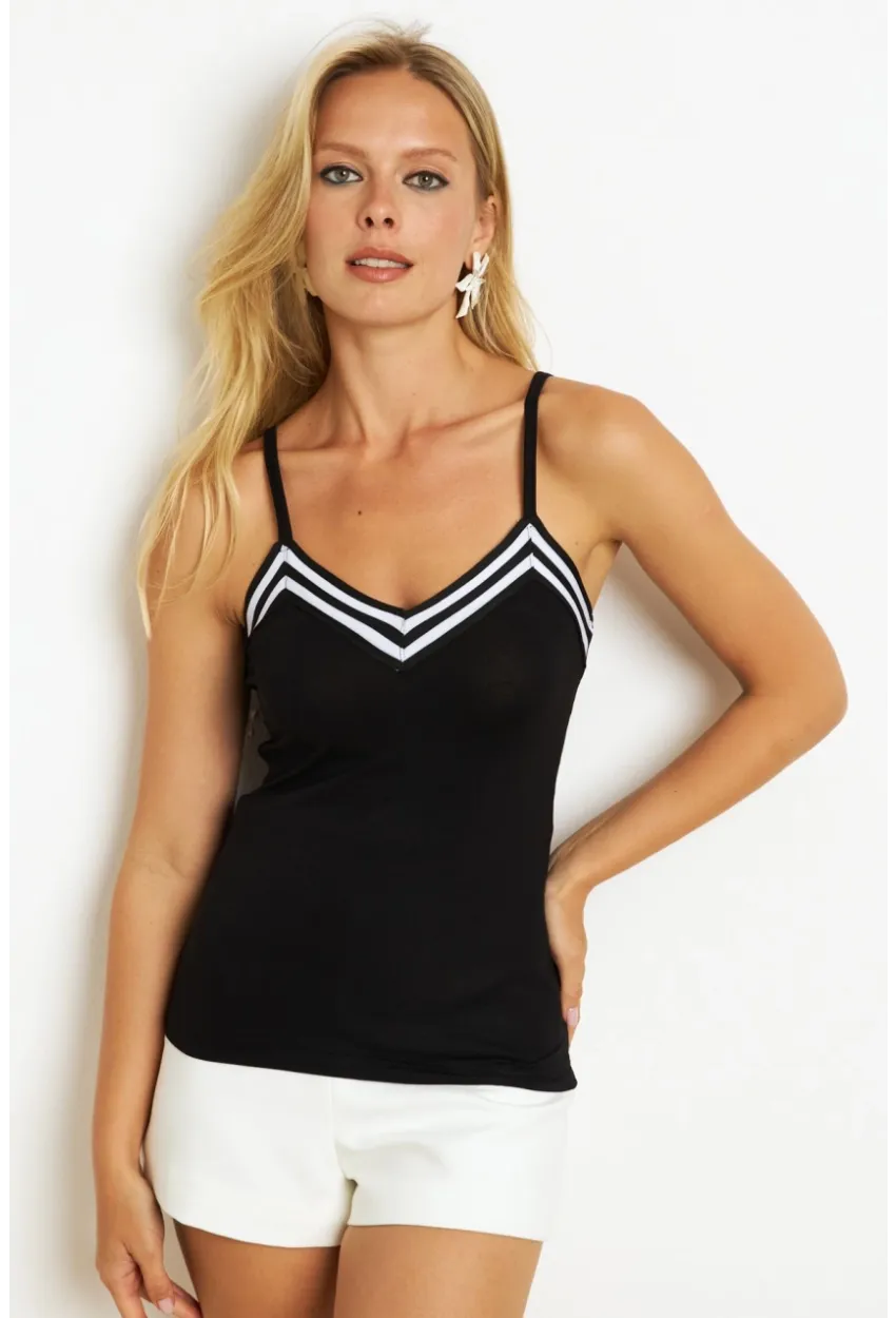 Kadın Siyah Şerit Bantlı Bluz EY2822