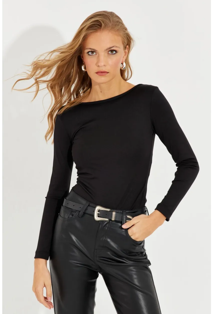 Kadın Siyah Sırtı Açık Bluz EY2583