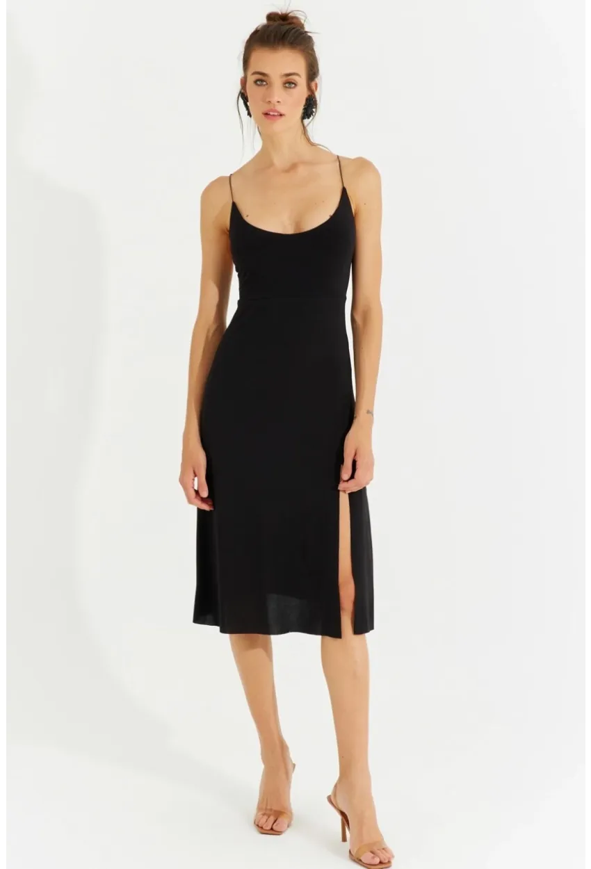 Kadın Siyah Sırtı Çapraz Yırtmaçlı Midi Elbise TW70135