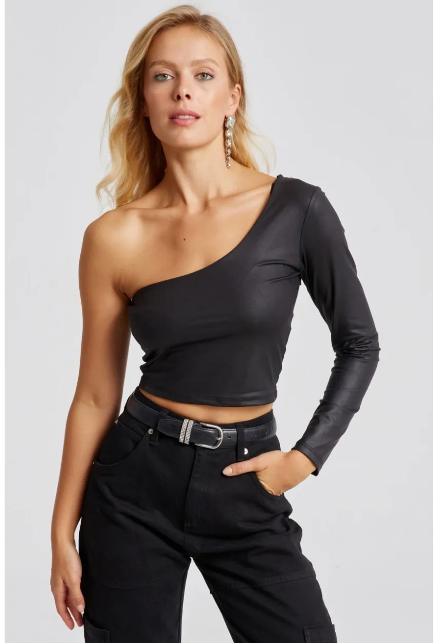 Kadın Siyah Tek Omuz Suni Deri Crop Bluz CY442