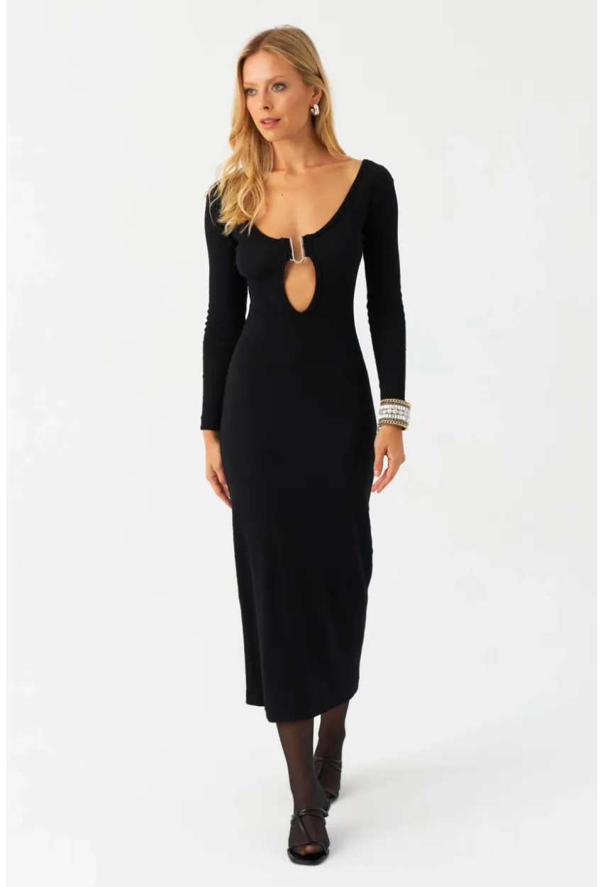 Kadın Siyah Toka Aksesuarlı Pencereli Midi Elbise EY2999