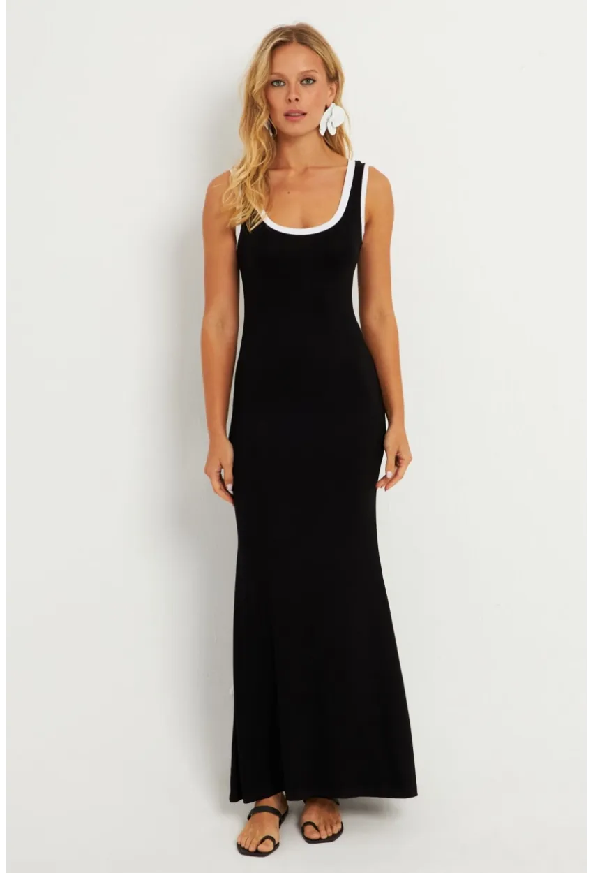 Kadın Siyah U Yaka Kolsuz Maxi Elbise EY2802