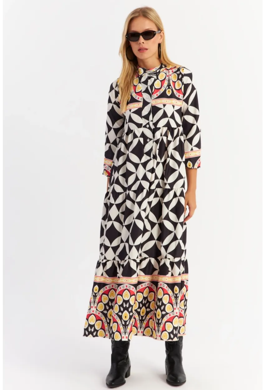 Kadın Siyah Volanlı Desenli Maxi Elbise YLE14