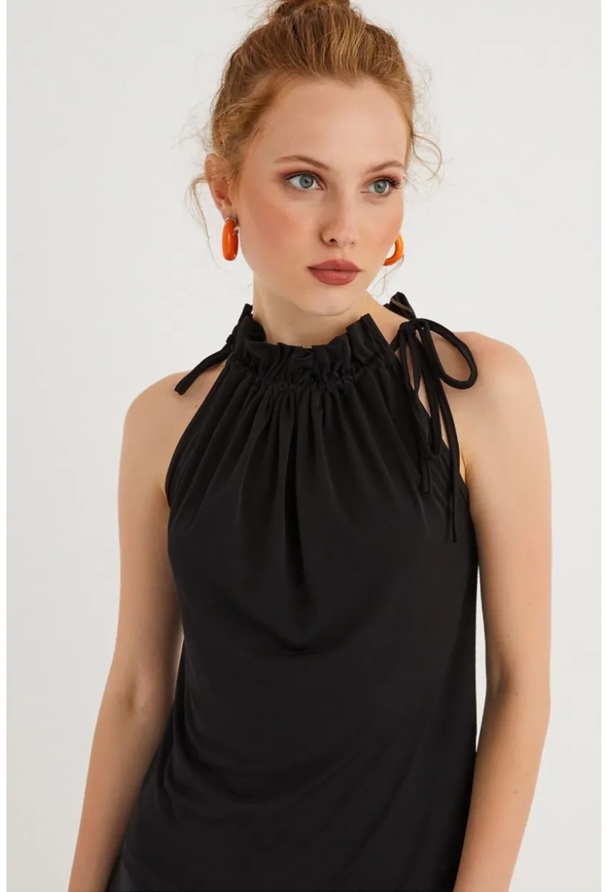 Kadın Siyah Yakası Fırfırlı Kolsuz Bluz BTH01