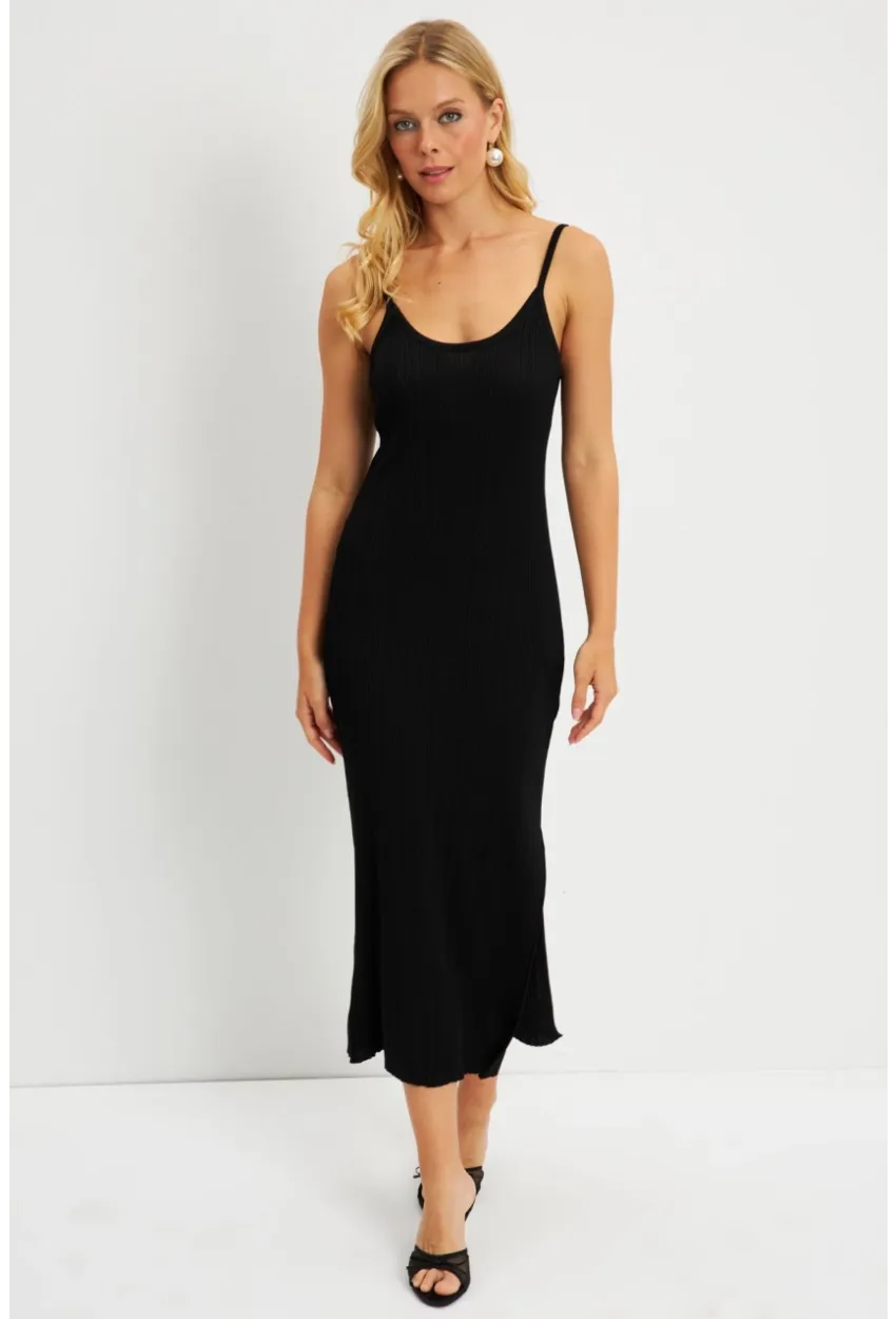 Kadın Siyah Yırtmaçlı Triko Midi Elbise KZ535