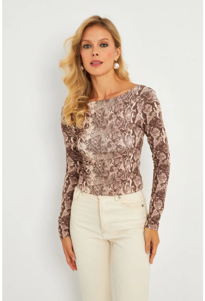 Kadın Taş Sırtı Açık Yılan Desenli Bluz GÇ187