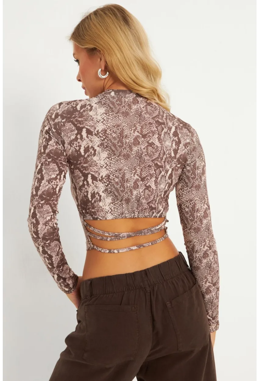 Kadın Taş Sırtı Detaylı Yılan Desenli Bluz GÇ179