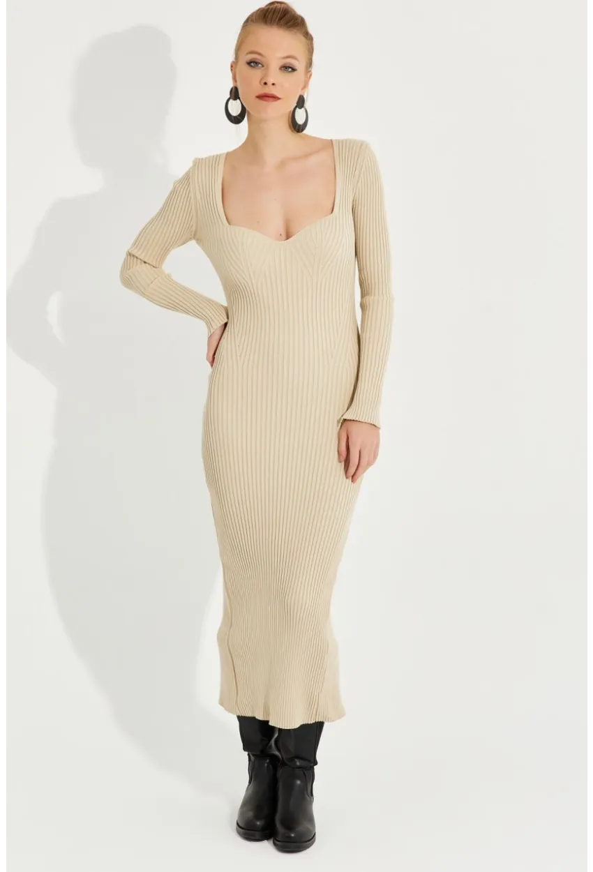 Kadın Vanilya Kalp Yaka Triko Midi Elbise YEL221385