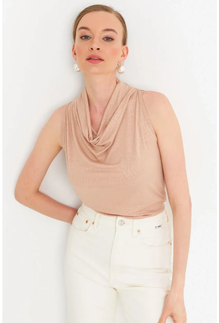 Kadın Bej Sırt Pencereli Desenli Bluz LPP1021