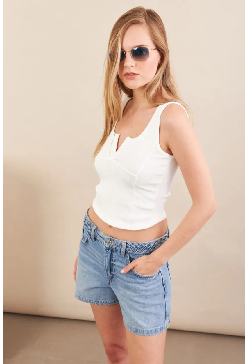 Kadın Beyaz Agraflı Kısa Bluz ZH167