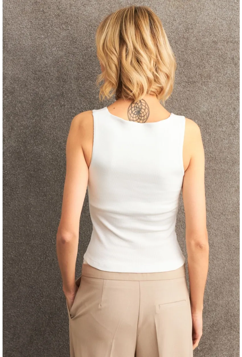 Kadın Beyaz Aksesuarlı Kaşkorse Bluz RLO116