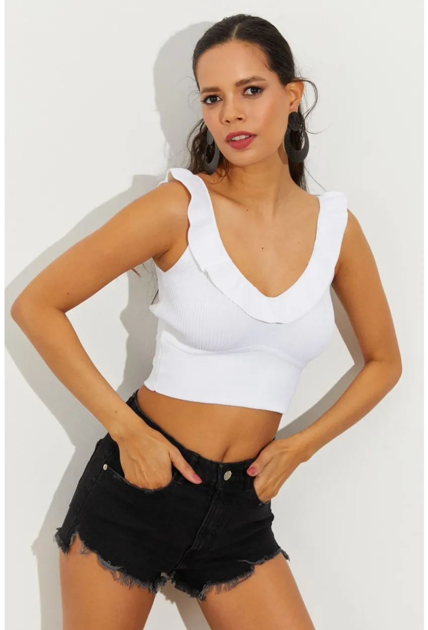 Kadın Beyaz Fırfırlı Triko Crop Bluz SMT210