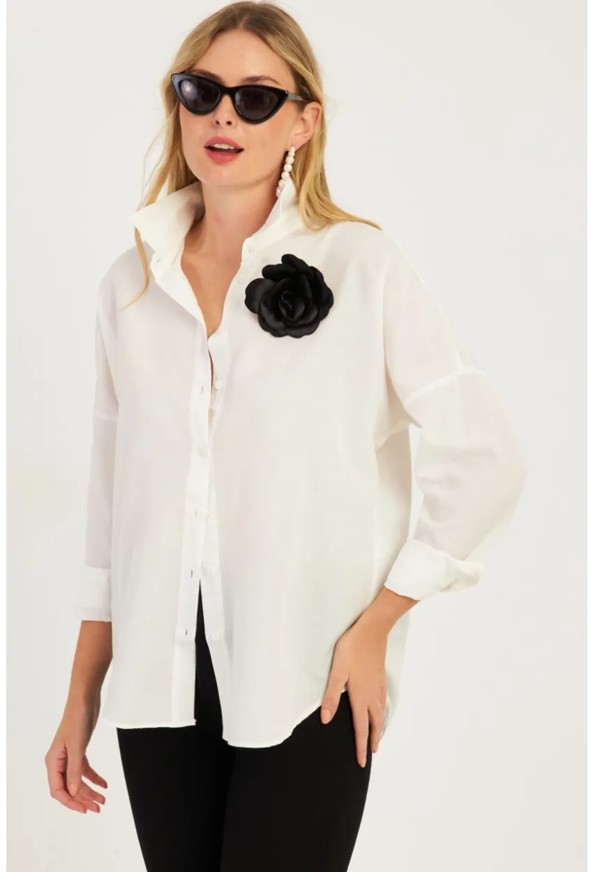 Kadın Beyaz Gül Aksesuarlı Gömlek SF2540