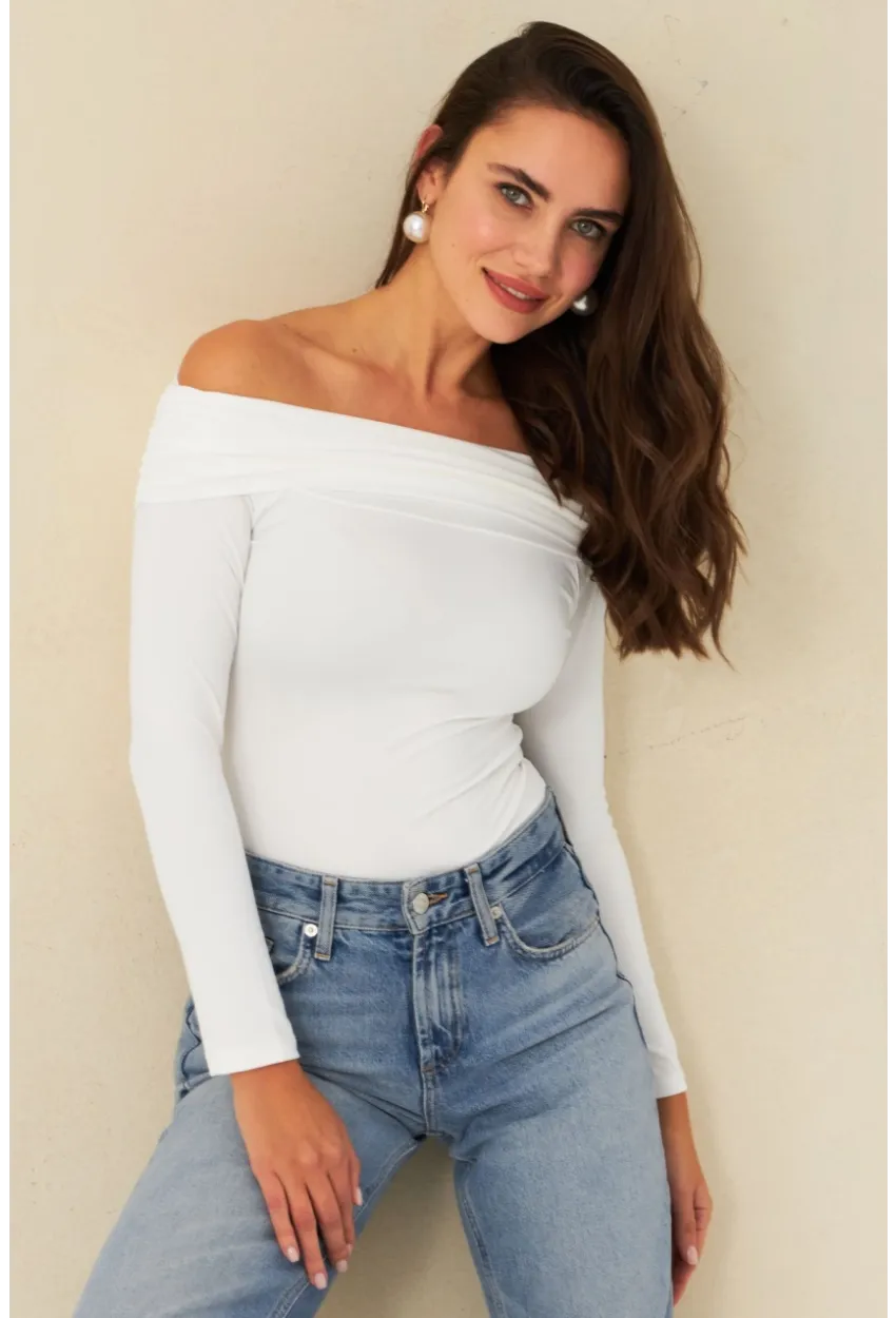 Kadın Beyaz Madonna Yaka Çıtçıtlı Body CG388