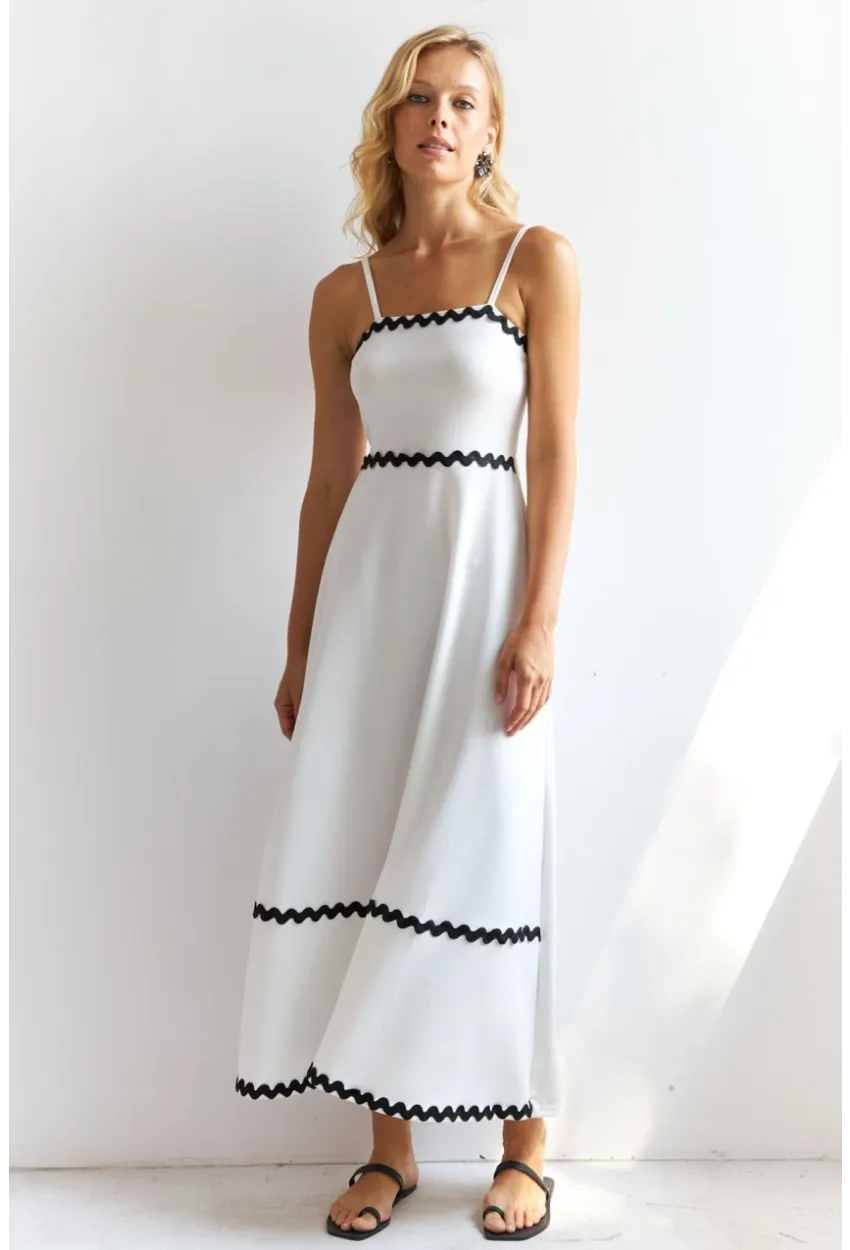 Kadın Beyaz Nakış Detaylı Midi Elbise HOL2128