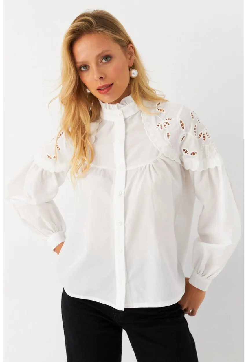 Kadın Beyaz Nakışlı Gömlek MQS2093