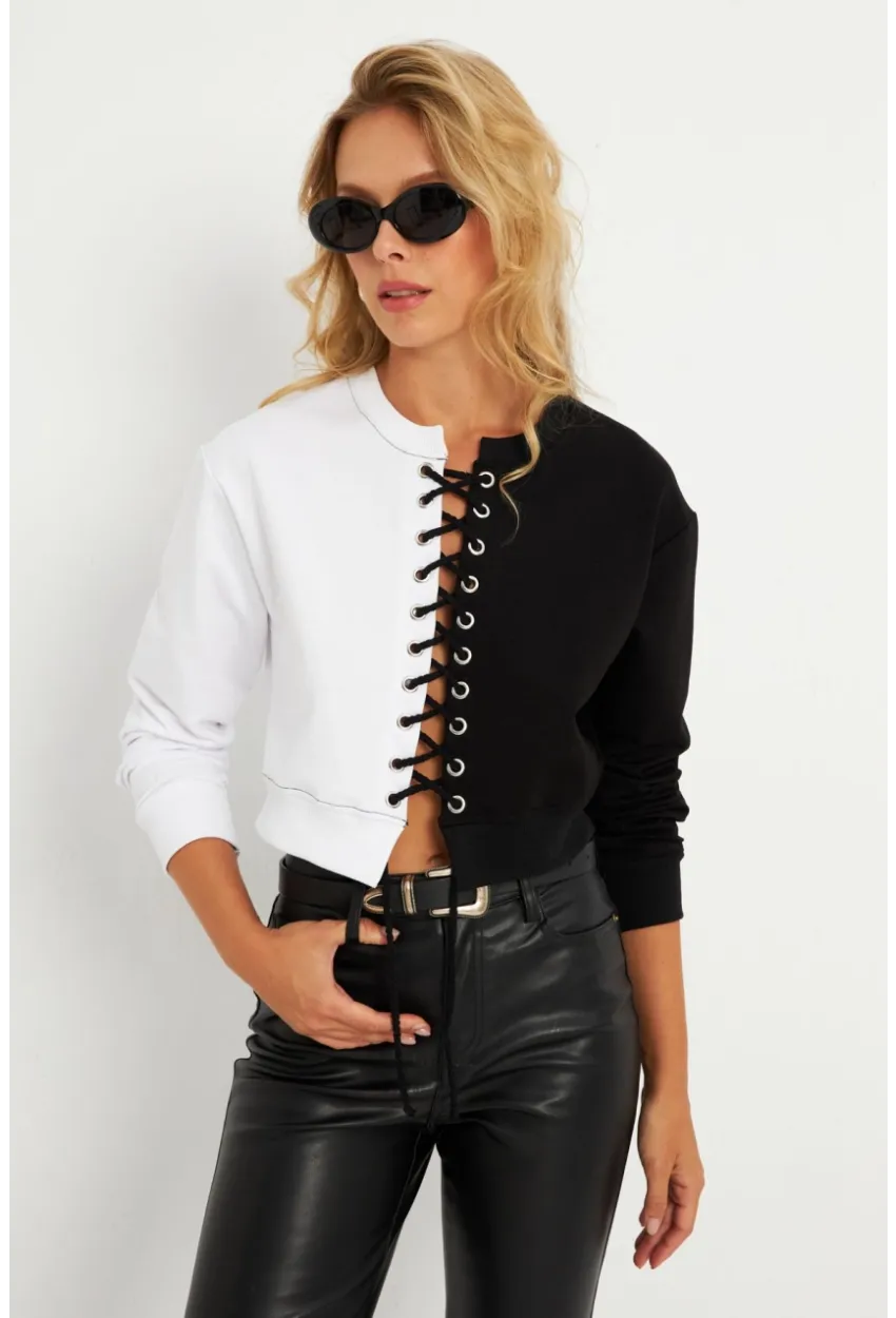 Kadın Beyaz-Siyah Kuşgözlü Kısa Sweatshirt TF02