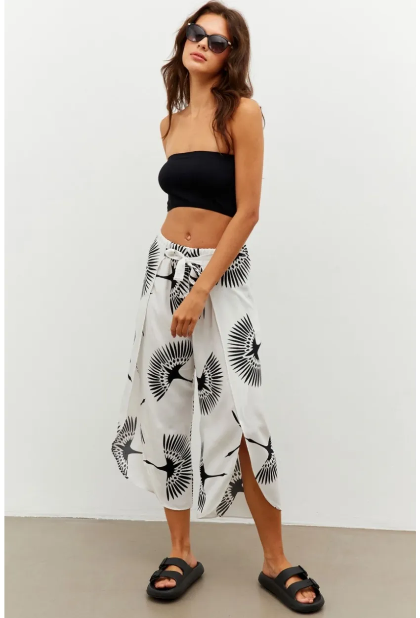 Kadın Beyaz-Siyah Pareo Desenli Pantolon ÖM402