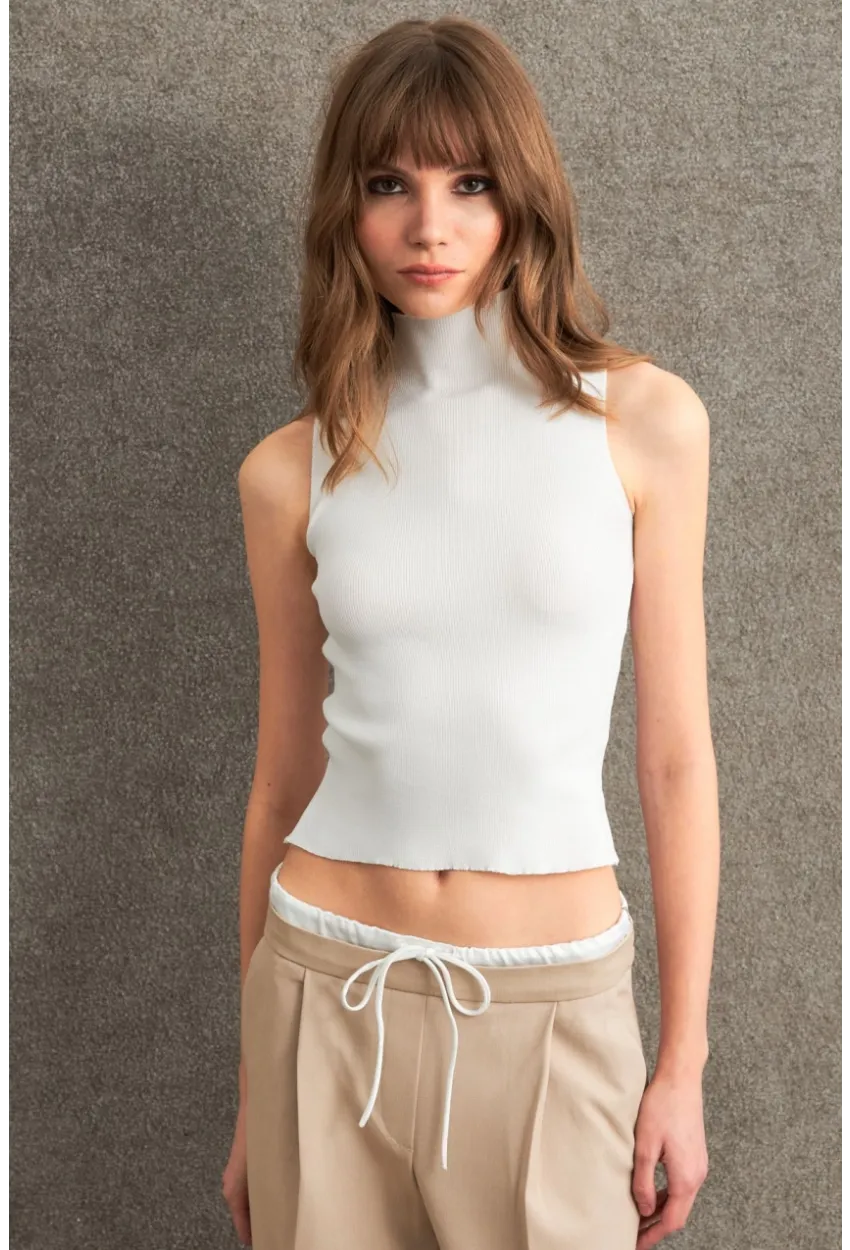 Kadın Beyaz Triko Kolsuz Bluz YV305