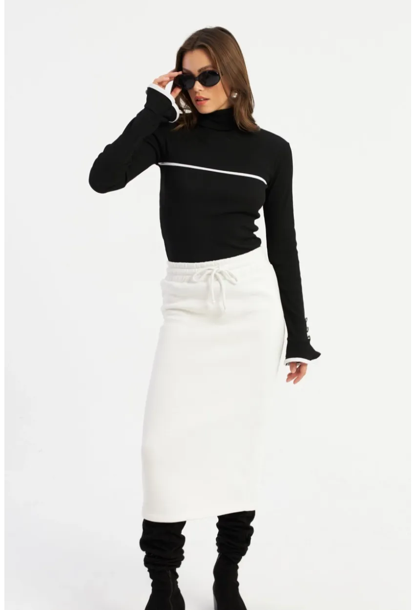 Kadın Beyaz Yırtmaçlı Sweat Etek TF24