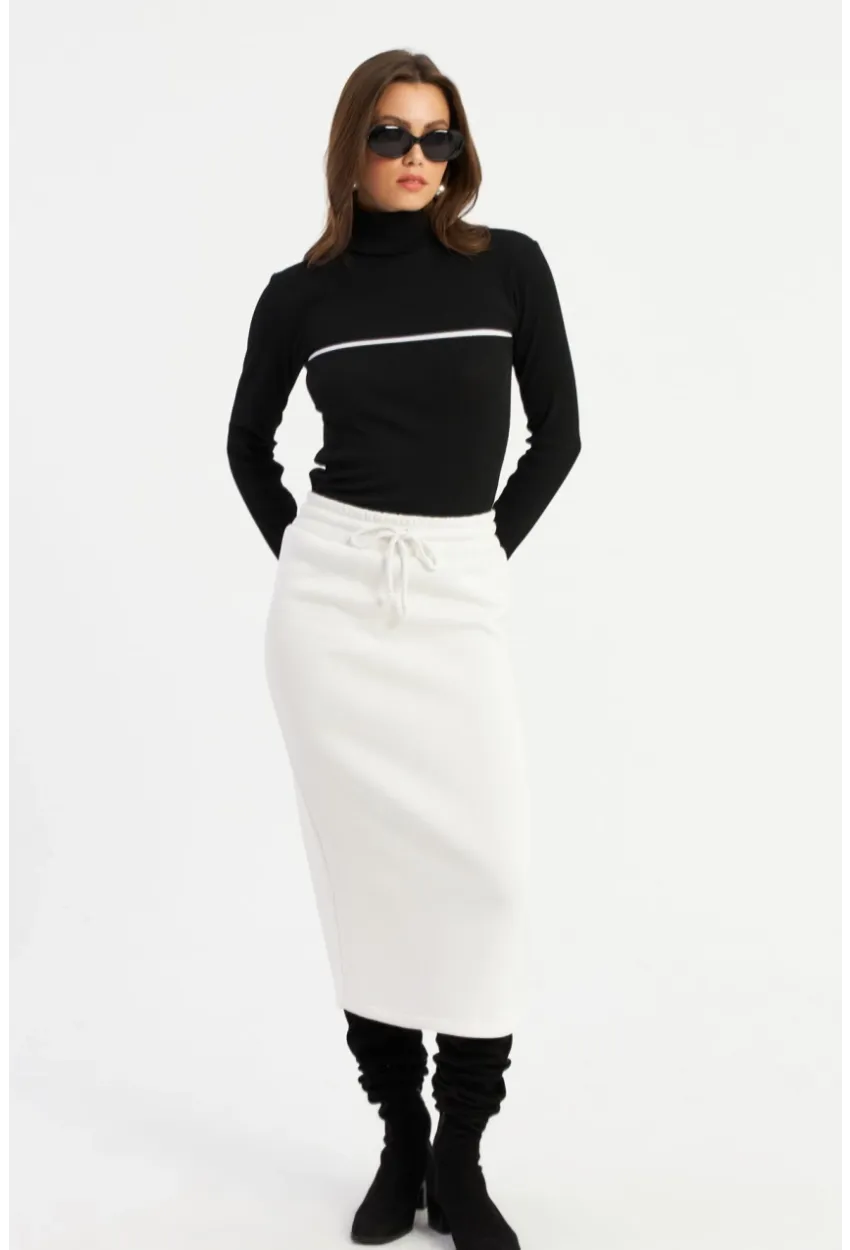 Kadın Beyaz Yırtmaçlı Sweat Etek TF24