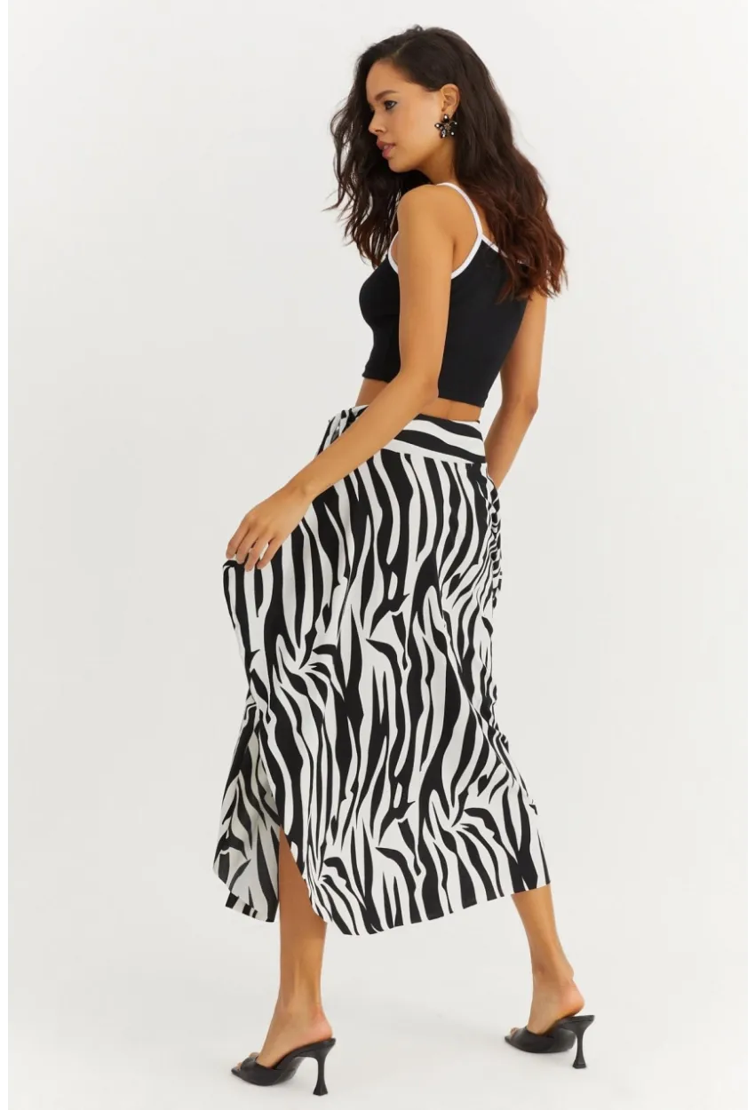 Kadın Beyaz Zebra Desenli Asimetrik Etek LV81