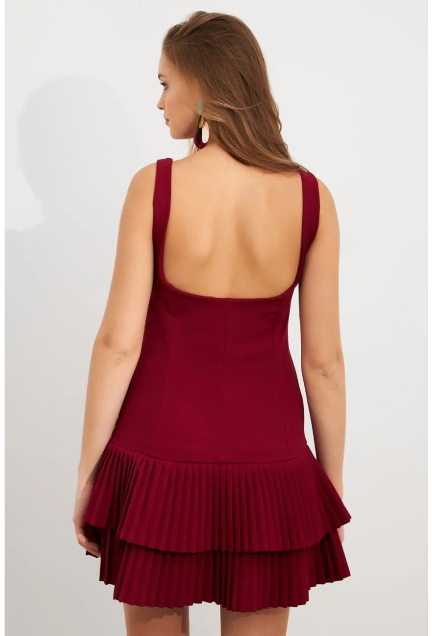 Kadın Bordo Sırt Dekolteli Fırfırlı Şortlu Mini Elbise FRY101