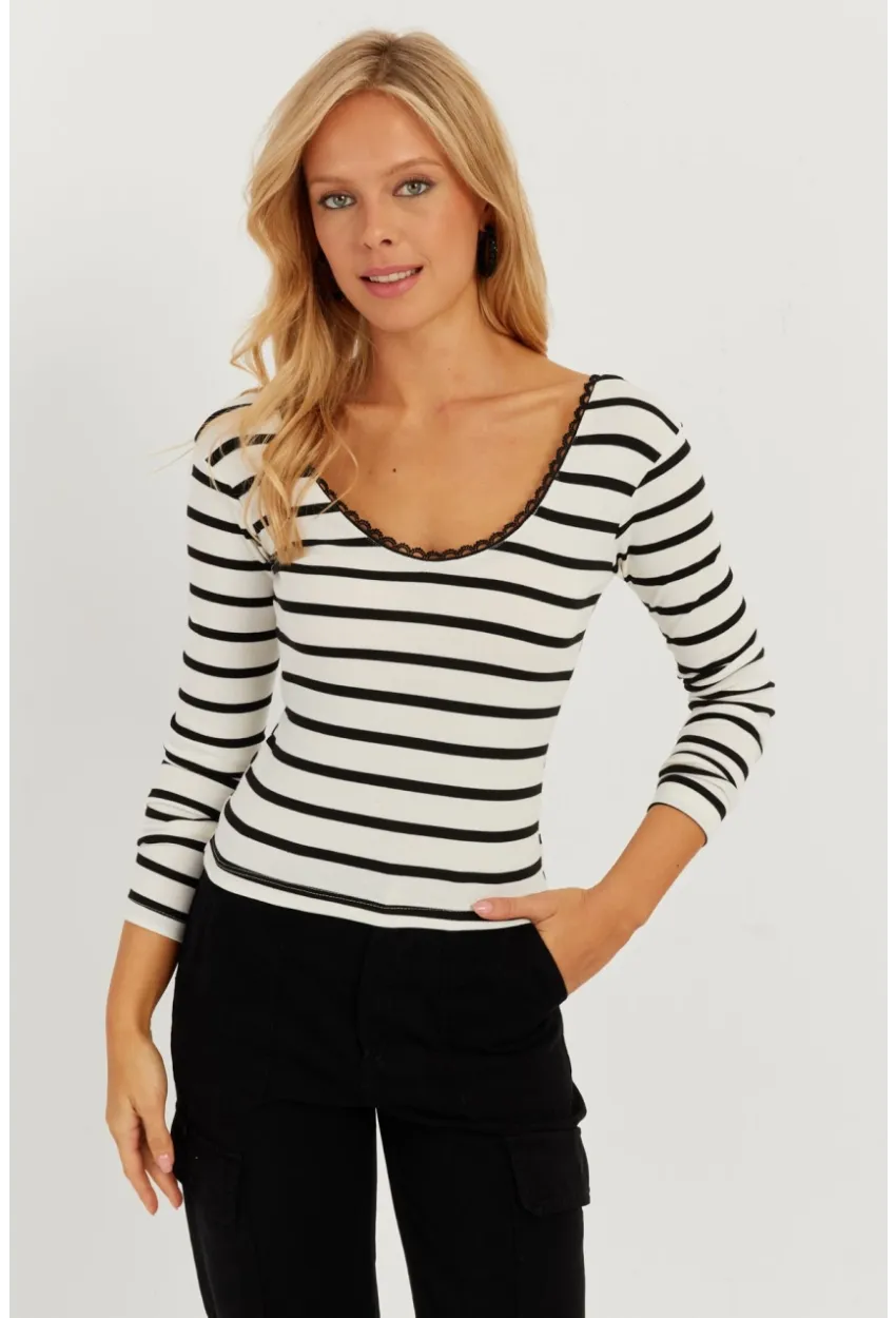 Kadın Ekru Dantel Ve Düğme Detaylı Bluz PP5363