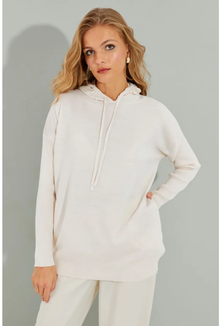 Kadın Ekru Kapüşonlu Cepli Triko Kazak YZ520