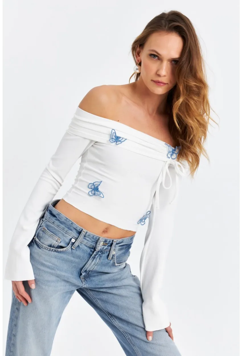 Kadın Ekru Kelebek Detaylı Madonna Yaka Bluz FLU7196