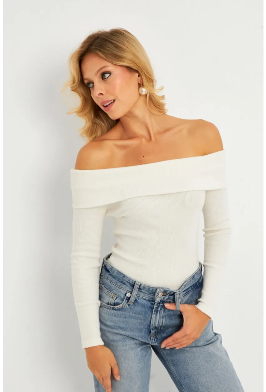 Kadın Ekru Madonna Yaka Bluz CG377