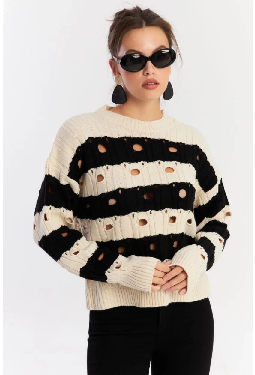 Kadın Ekru-Siyah Çizgili Yırtık Triko Kazak PP2342