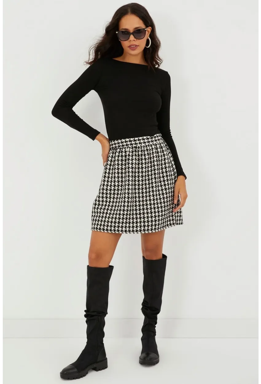 Kadın Ekru-Siyah Kazayağı Desenli Mini Kaşe Etek KN53