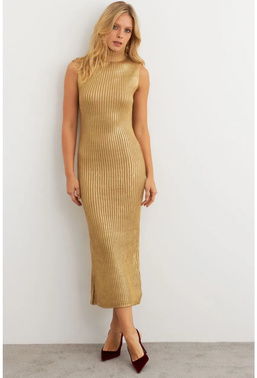 Kadın Gold Rengi Varaklı Balıkçı Maxi Elbise RM599