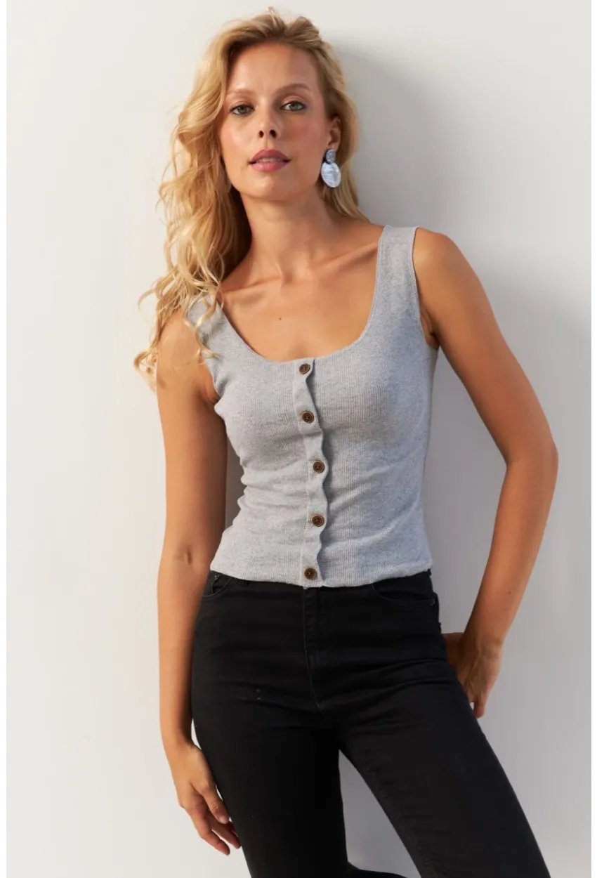 Kadın Gri Düğme Aksesuarlı Bluz MK14