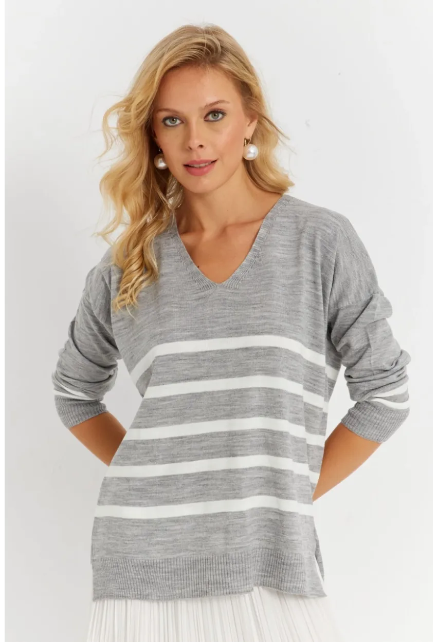Kadın Gri V Yaka Çizgili Triko Kazak YİL550